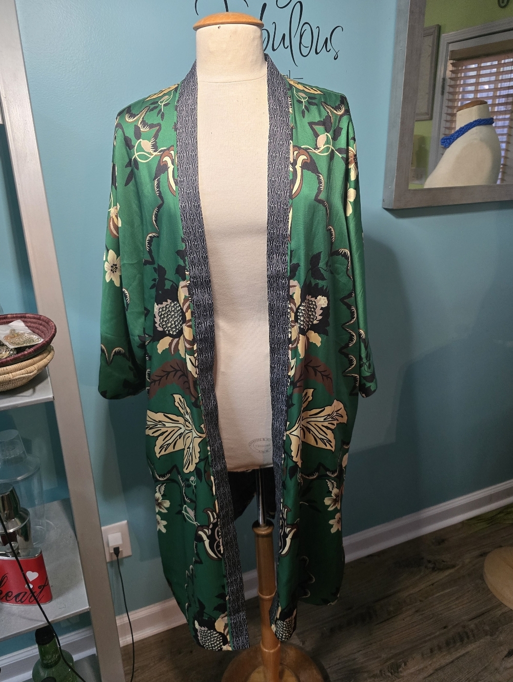 Green Floral Kimono Robe with Contrasting Trim